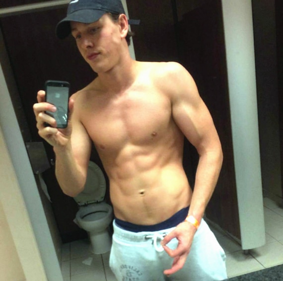 Harris Dickinson dick selfie